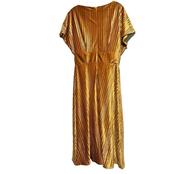 Alexia Admor Women's Boatneck Veronica Pleated Velvet Midi Dress Gold Medium - Picture 4 of 10